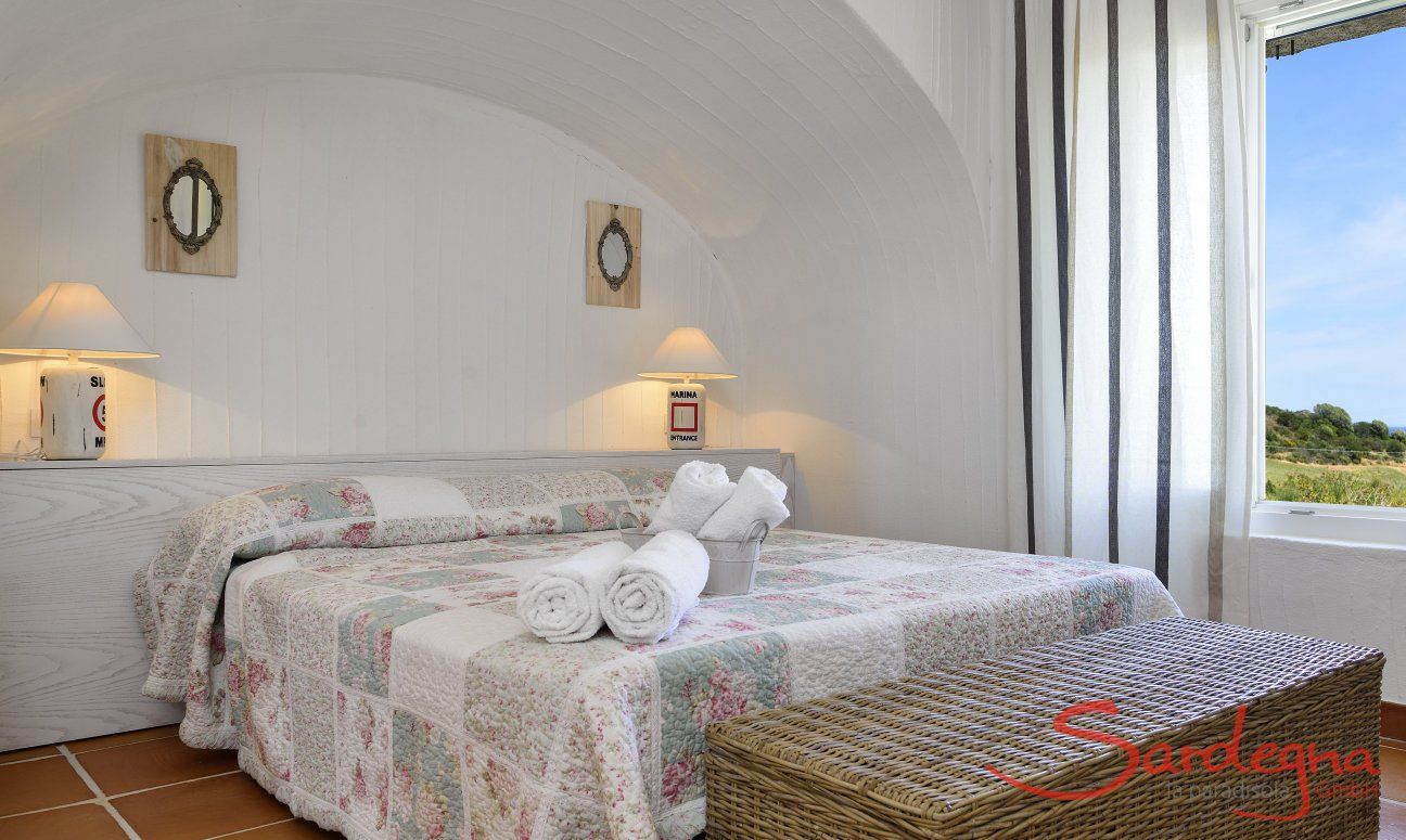 Li Conchi 39 | Bedroom 1 with double bed an garden view Bedroom 1 with view
