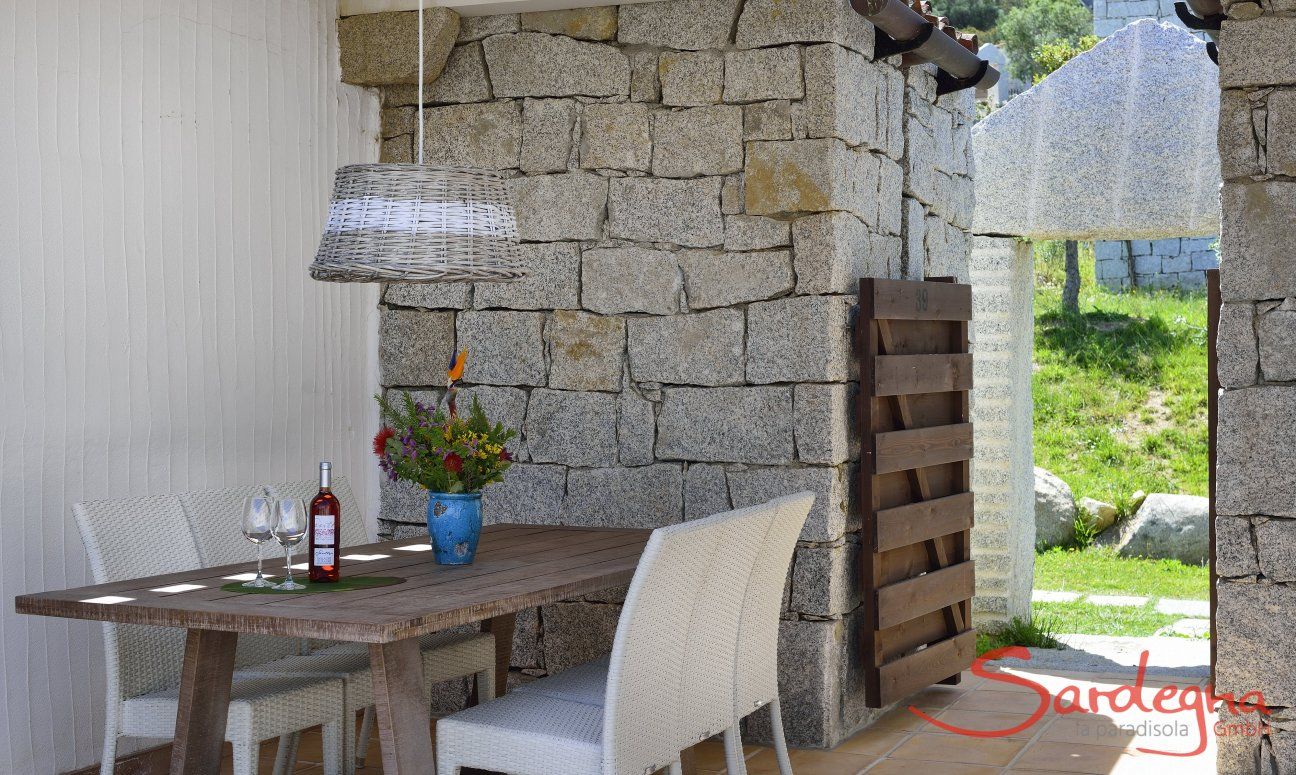 Li Conchi 39 | Outside dining table on the terrace Outside dining
