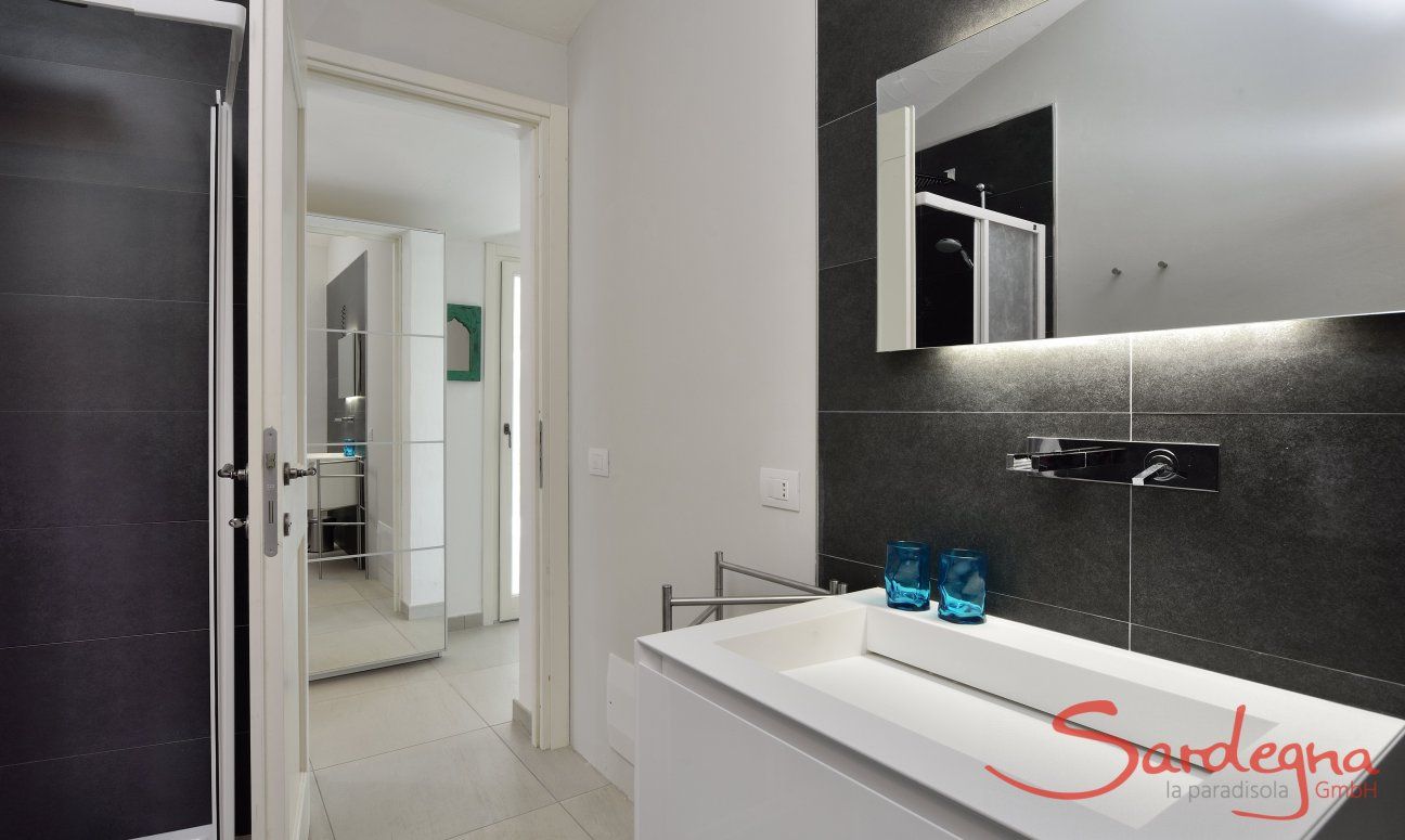 Villa Campidano 21 | Modern bathroom with shower and a big sink Bathroom with shower Villa Campidano 21