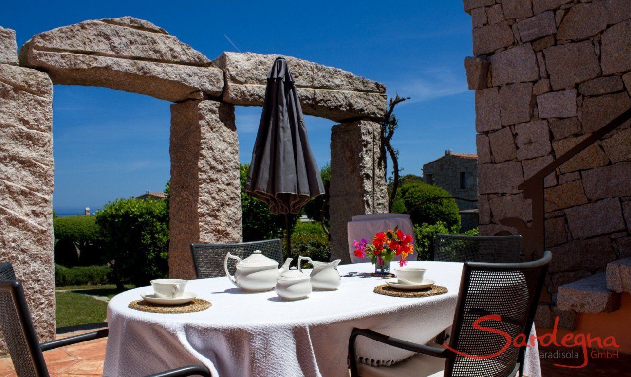 Villa Domus 17 | Lower terrace with a dining place Lower terrace with a dining place