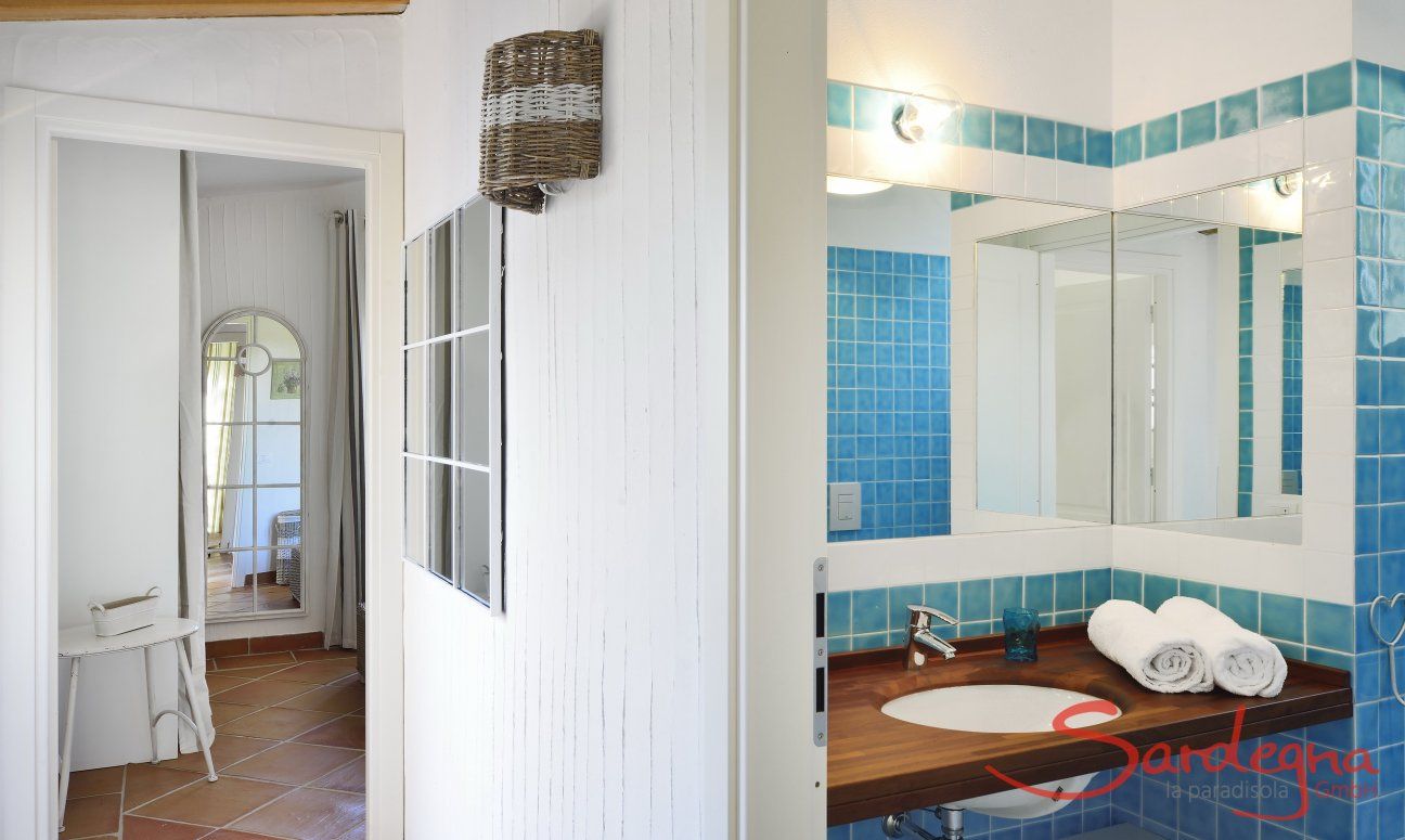 Li Conchi 1 | Bathroom 2 with shower Bathroom 2