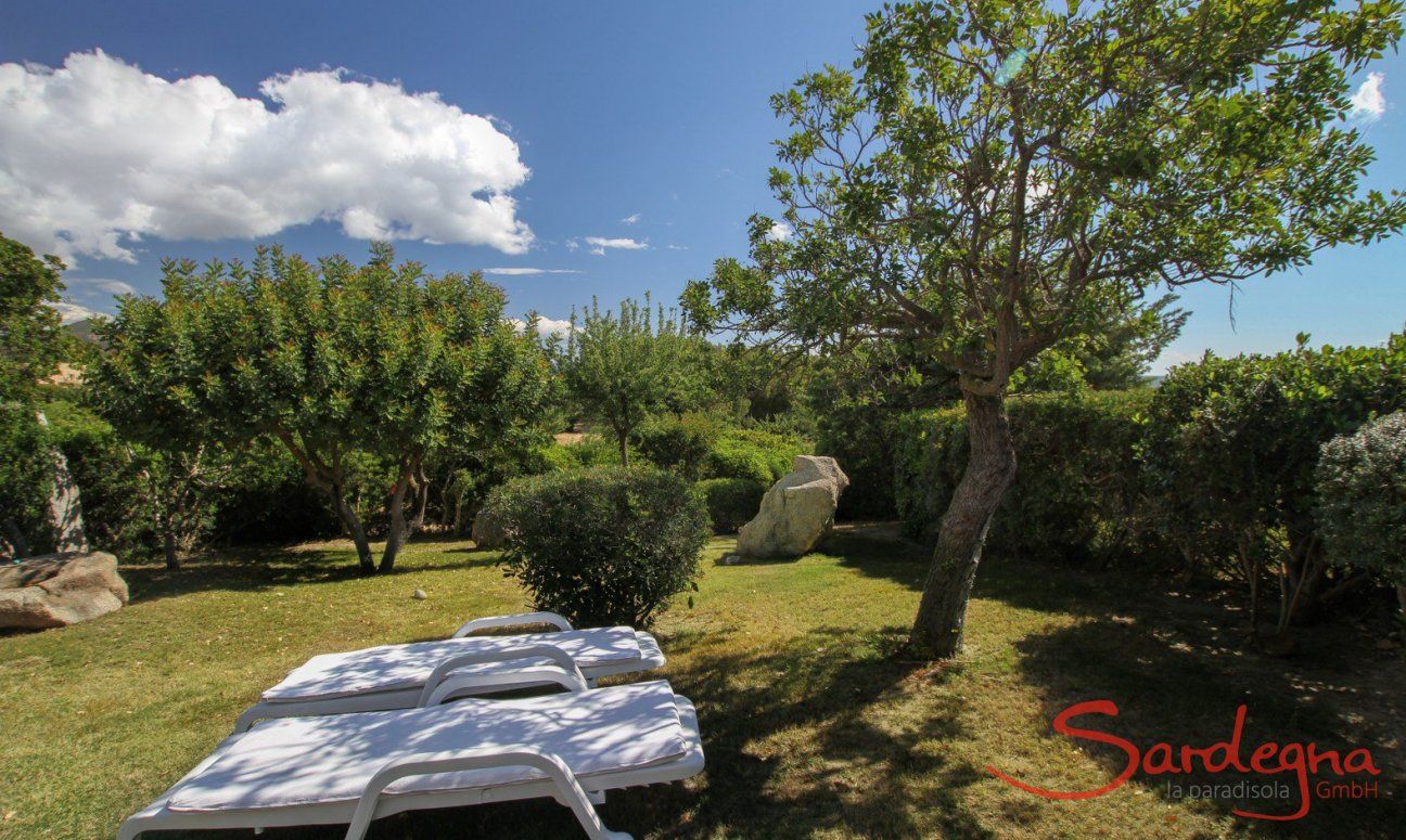 Casa 1 | Garden with sunbeds to relax Garden