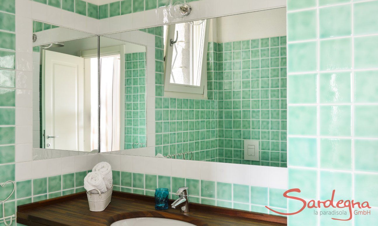 Li Conchi 16 | Ensuite bath of bedroom 1 Bathroom
