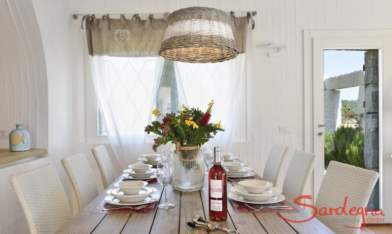 Li Conchi 14 | Beautifully set dining table with wicker lamp Dining room