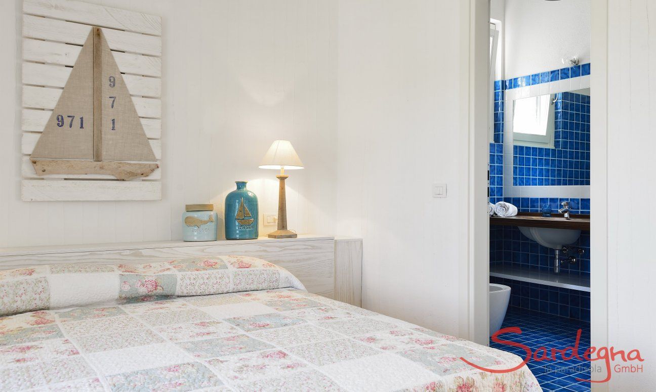 Li Conchi 14 | Bedroom 1 with ensuite bath Bedroom