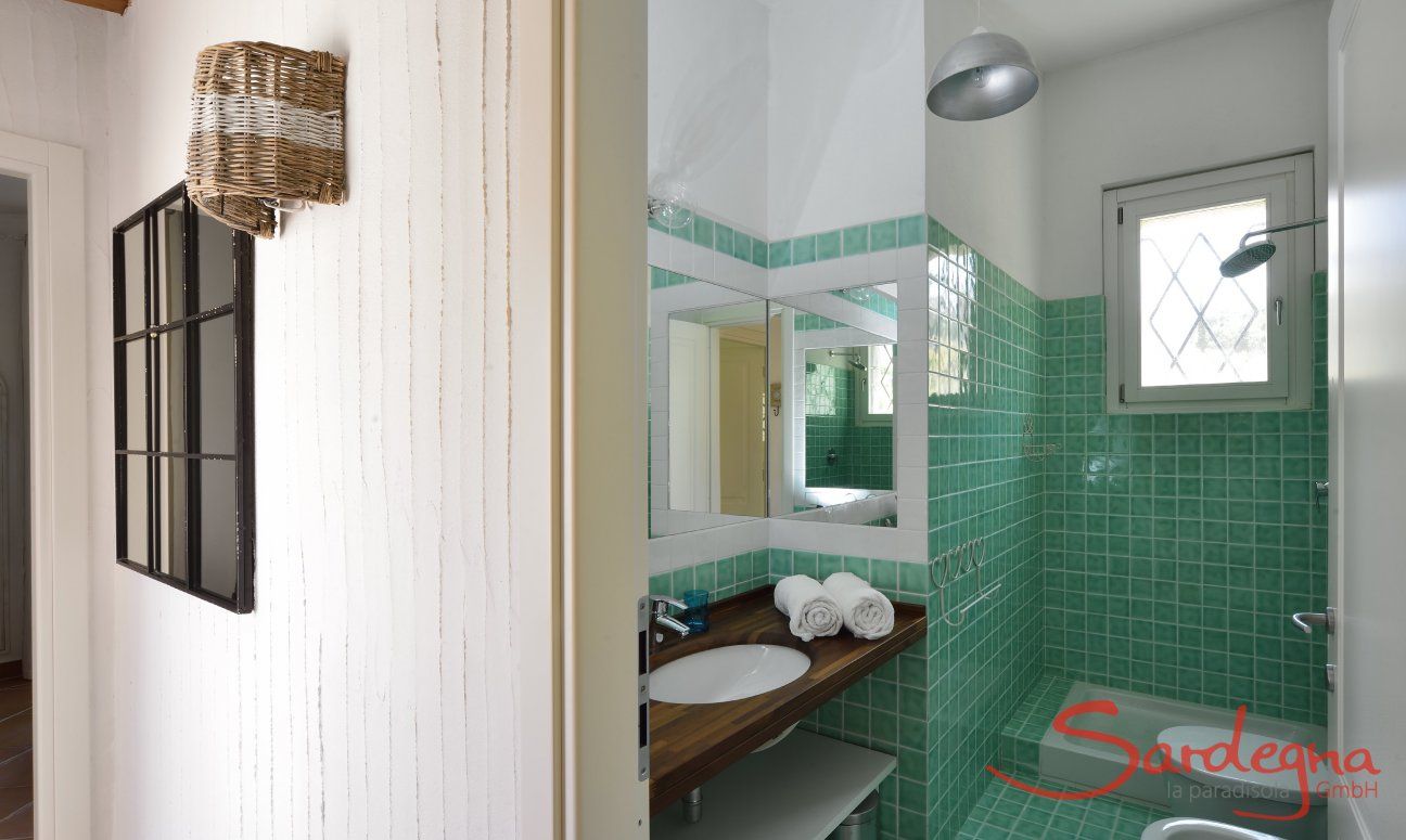 Li Conchi 14 | Bathroom 2 with shower Bathroom 2