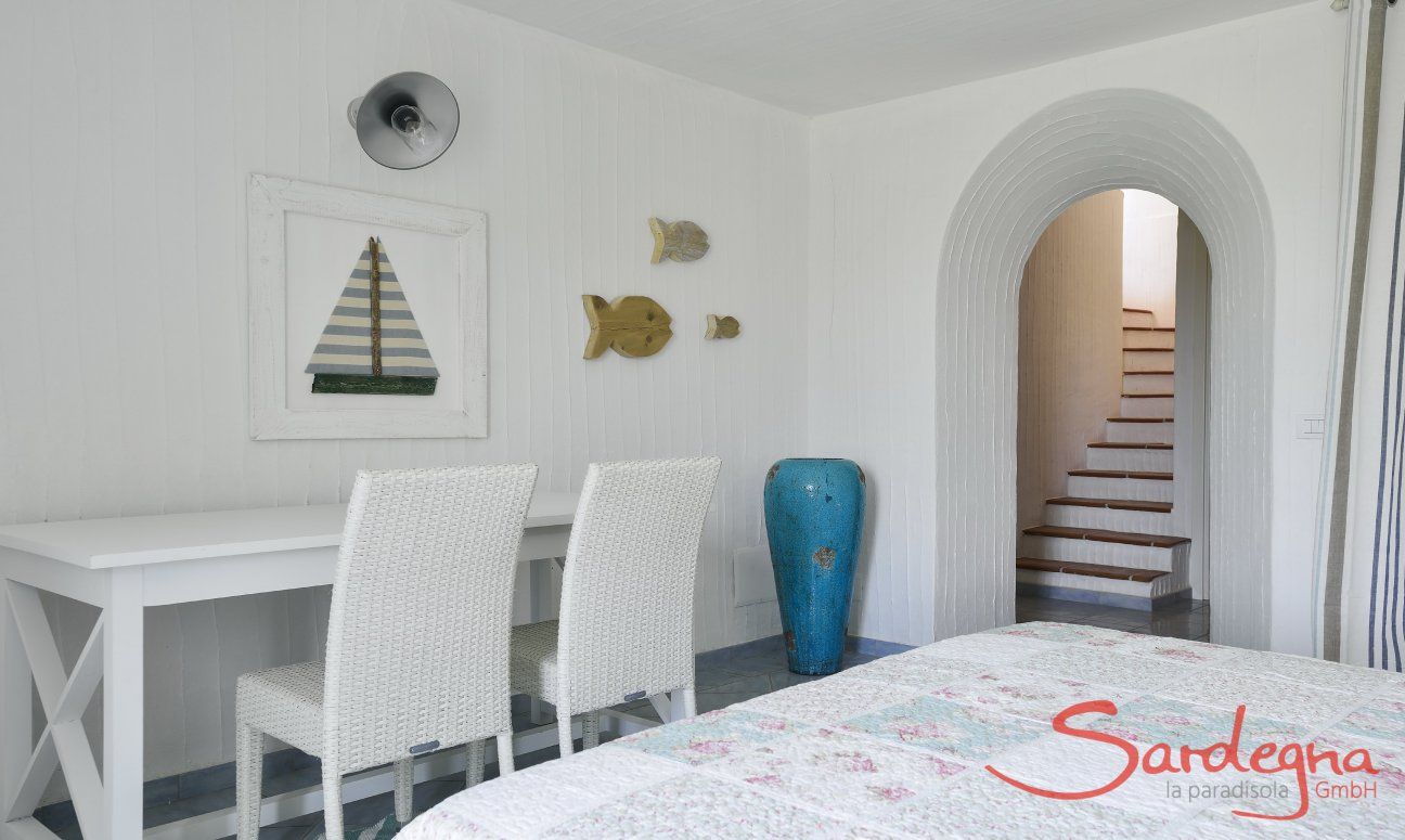 Li Conchi 29 | The staircase leads from the terrace to the third bedroom bedroom 3 basement