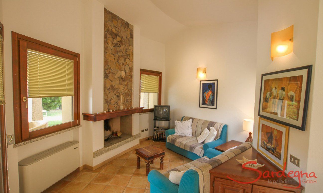 Living area with a fireplace 