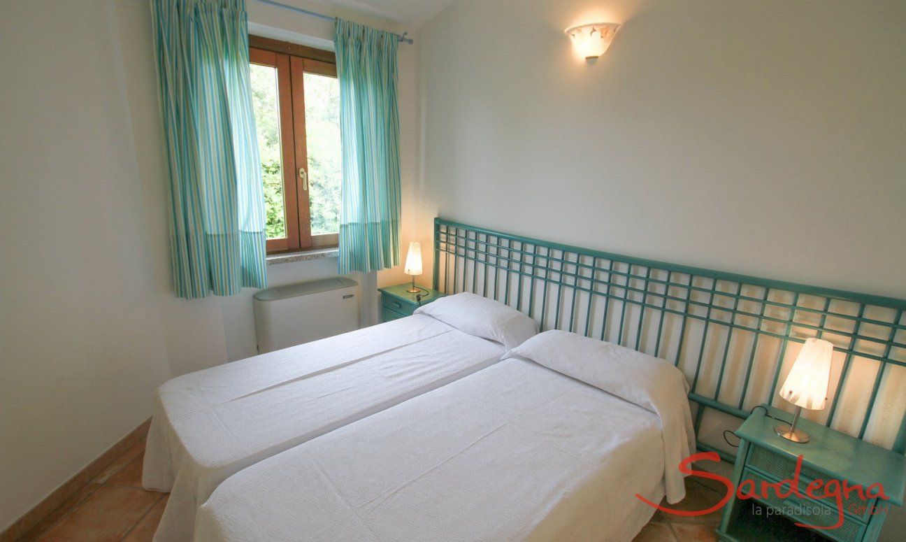 Bedroom 2 with two single beds 