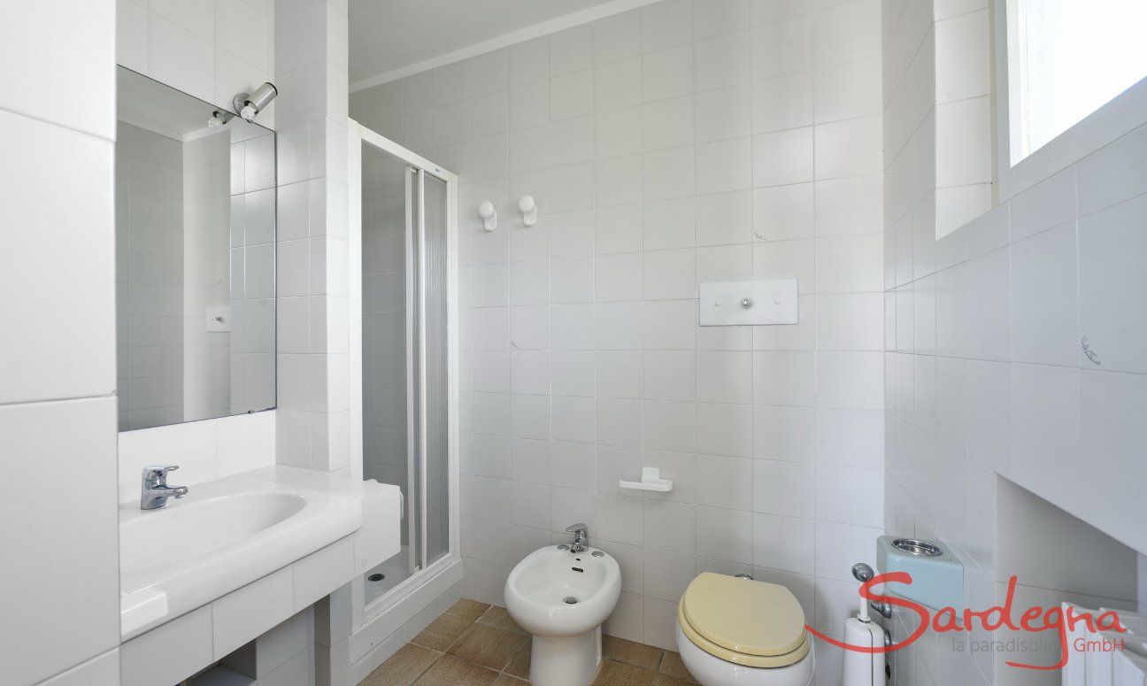 Bathroom first floor with shower and bidet 