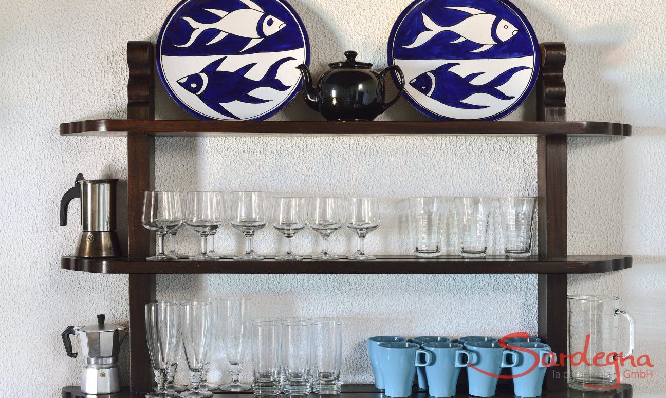 Apartment Nido 1 | Kitchen shelf with plates and glassea Decoration, Detail