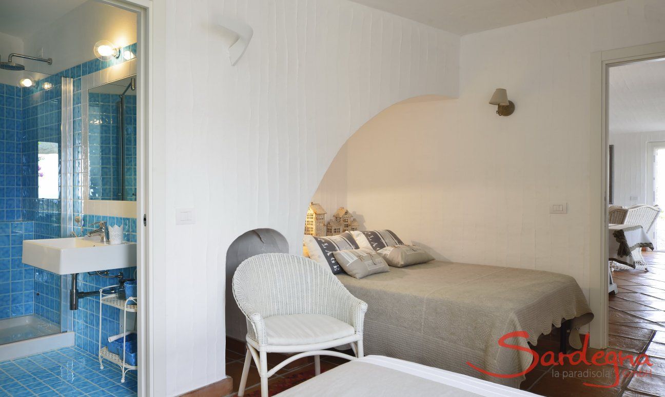 Li Conchi 8 | Bedroom with ensuite bathroom Bedroom with ensuite bathroom