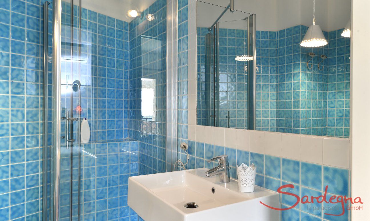 Li Conchi 8 | Ensuite bathroom of the first bedroom Bathroom