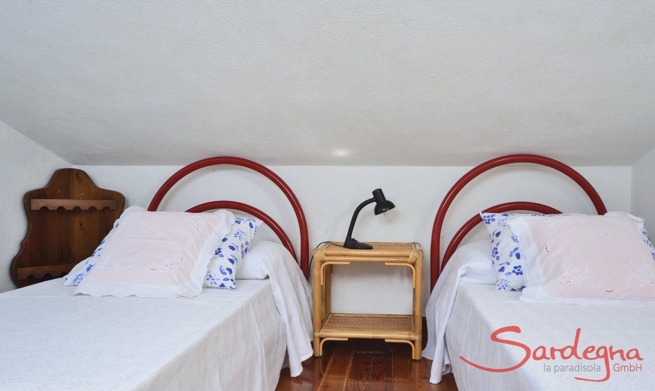 Villa Maria Lina | Attic bedroom with two single beds Attic bedroom with two single beds