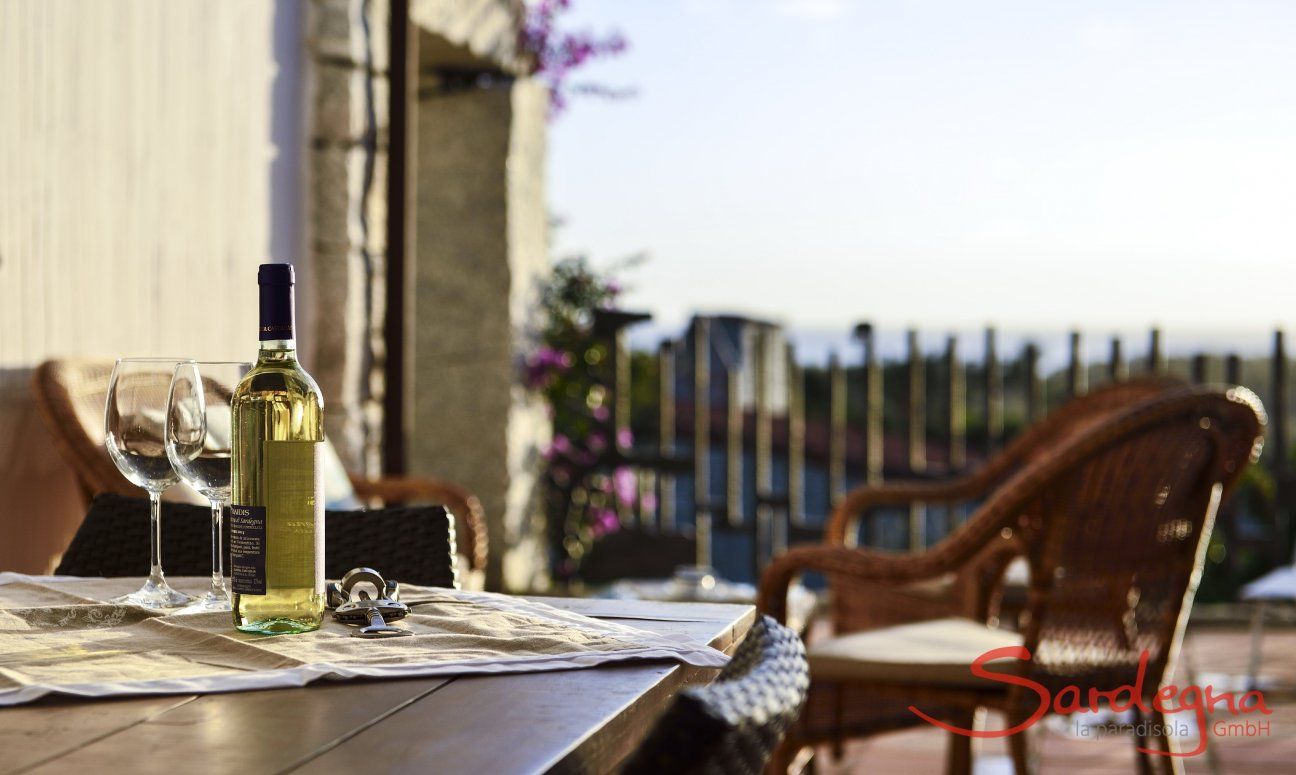Li Conchi 7 | Perfect place to enjoy a glass of wine during beautiful sardinian sunsets White wine with two glasses on the terrace with sea view of Li Conchi 7