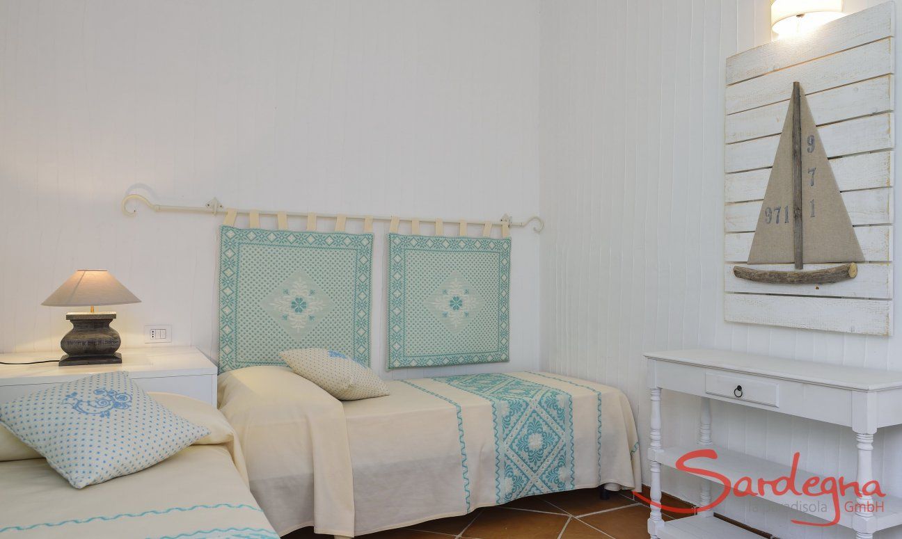 Li Conchi 7 | Bedroom 2 with two single beds and sardinian decoration Bedroom with two single beds Li Conchi 7