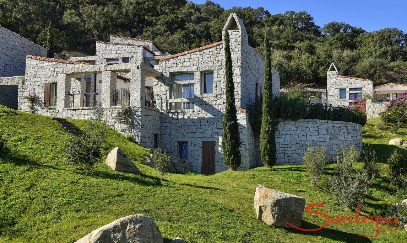 Li Conchi 9 | View of fthe house and the green surrounding View of the holiday home Li Conchi 9, Cala Sinzias