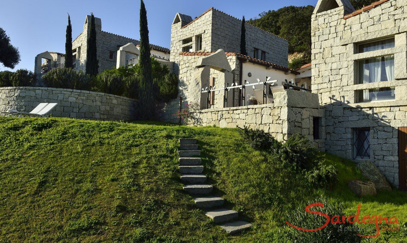 Li Conchi 10 | Access from the gardenside Access from the Gardenside Li Conchi 10, Cala Sinzias