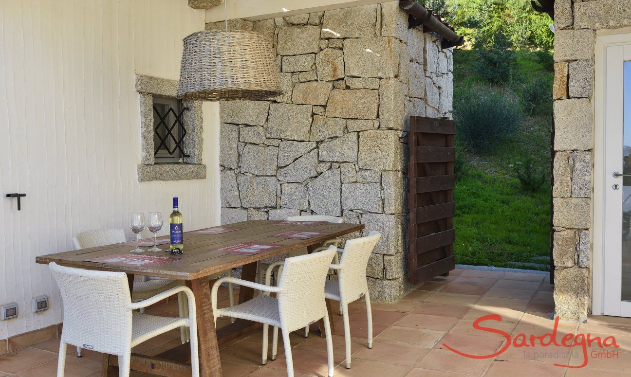 Li Conchi 10 | Outdoor dining under the covered part of the terrace Outside Dining on the terrace Li Conchi 10, Cala Sinzias