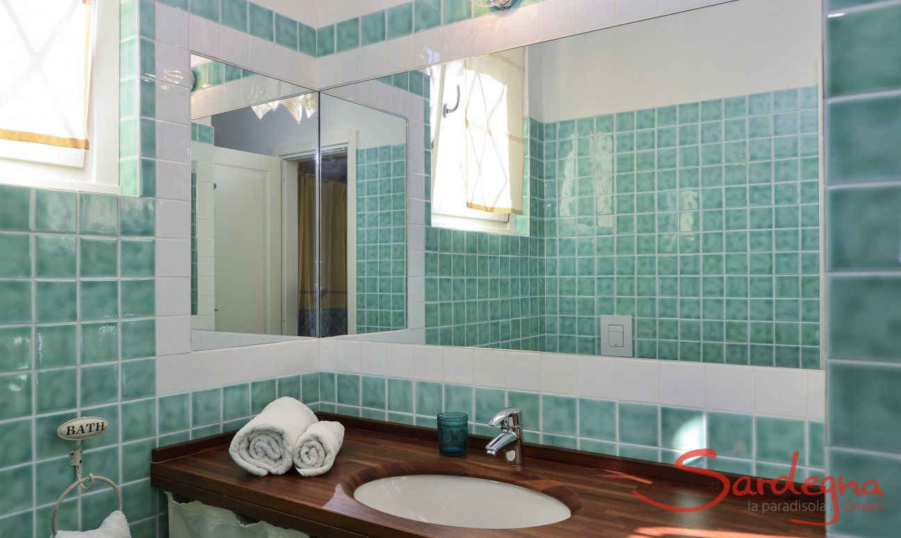 Li Conchi 10 | Ensuite Bathroom Ensuite Bathroom with shower Li Conchi 10, Cala Sinzias