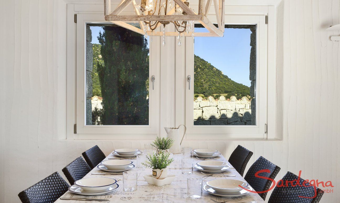 Li Conchi 10 | Practical dining table Dining Table on the window with view Li Conchi 10, Cala Sinzias