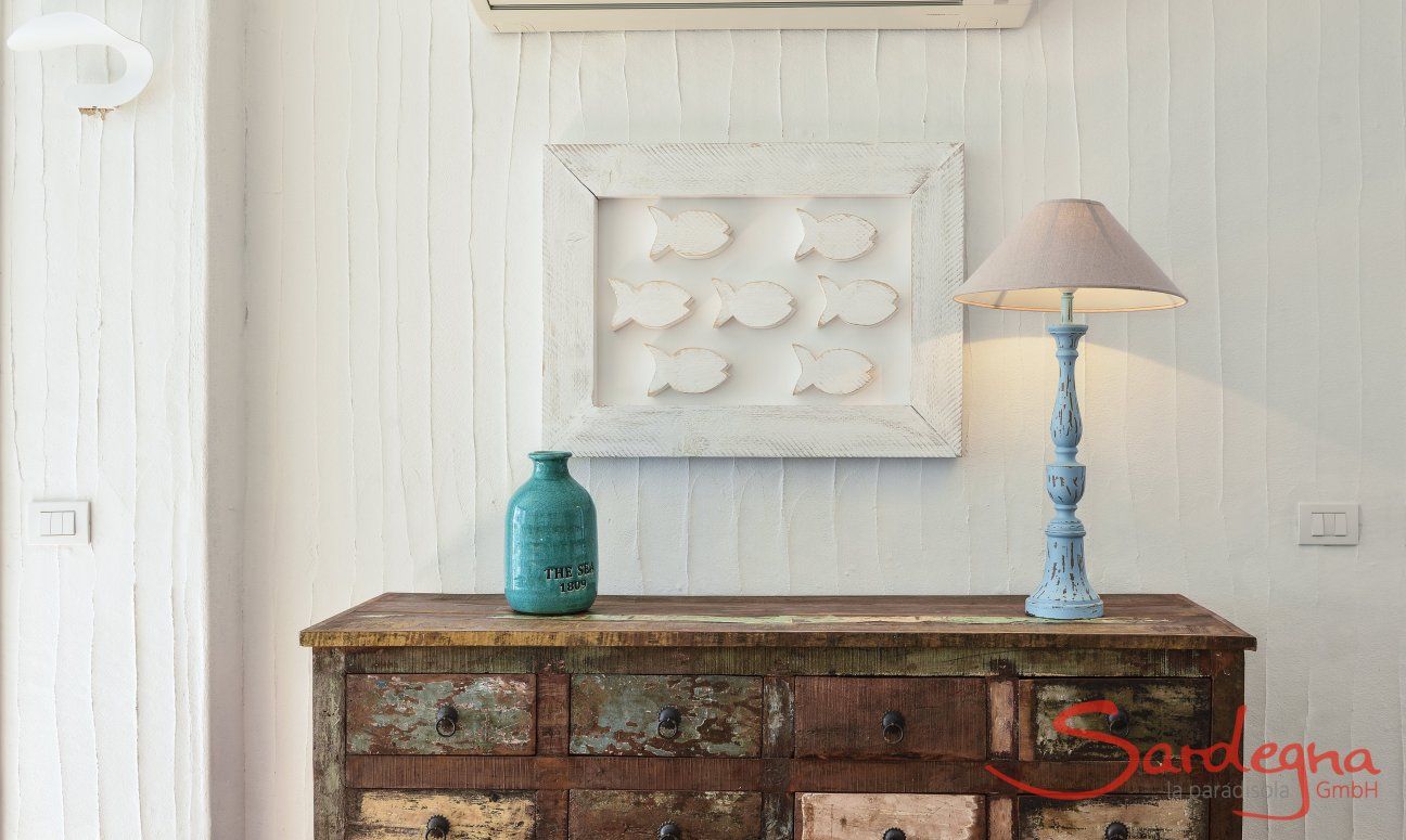 Li Conchi 26 | Airconditioning and chest of drawers in shabby stile in the living room Furniture Details