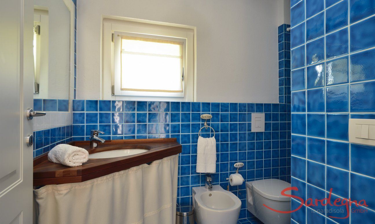 Li Conchi 26 | Bathroom 2 with shower Bathroom 2