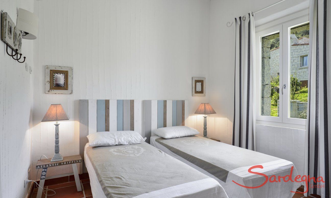 Li Conchi 26 | Bedroom 2 with two single beds Bedroom 2