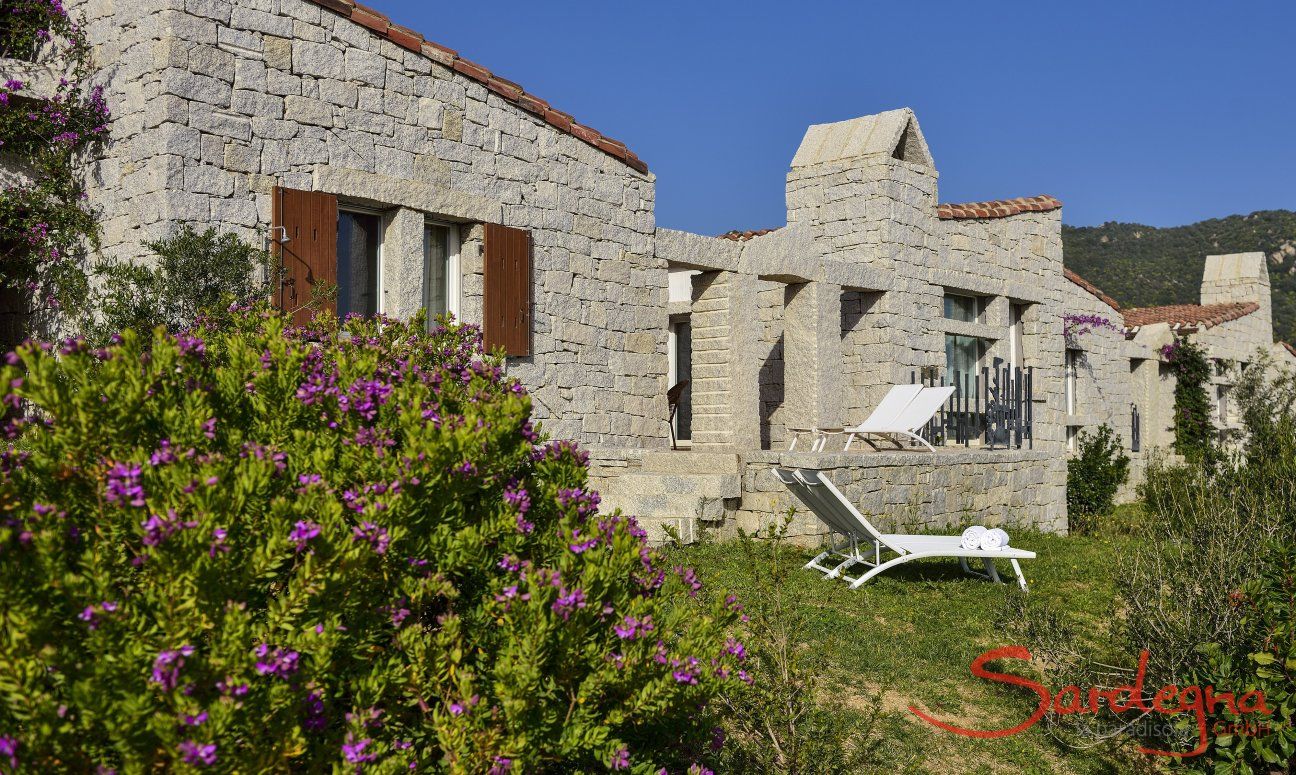 Li Conchi 27 | View of the house with garden View of the house with garden