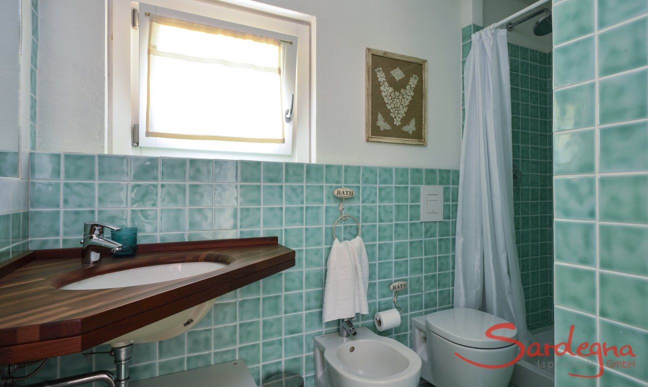 Li Conchi 27 | Bathroom 2 with shower Bathroom 2