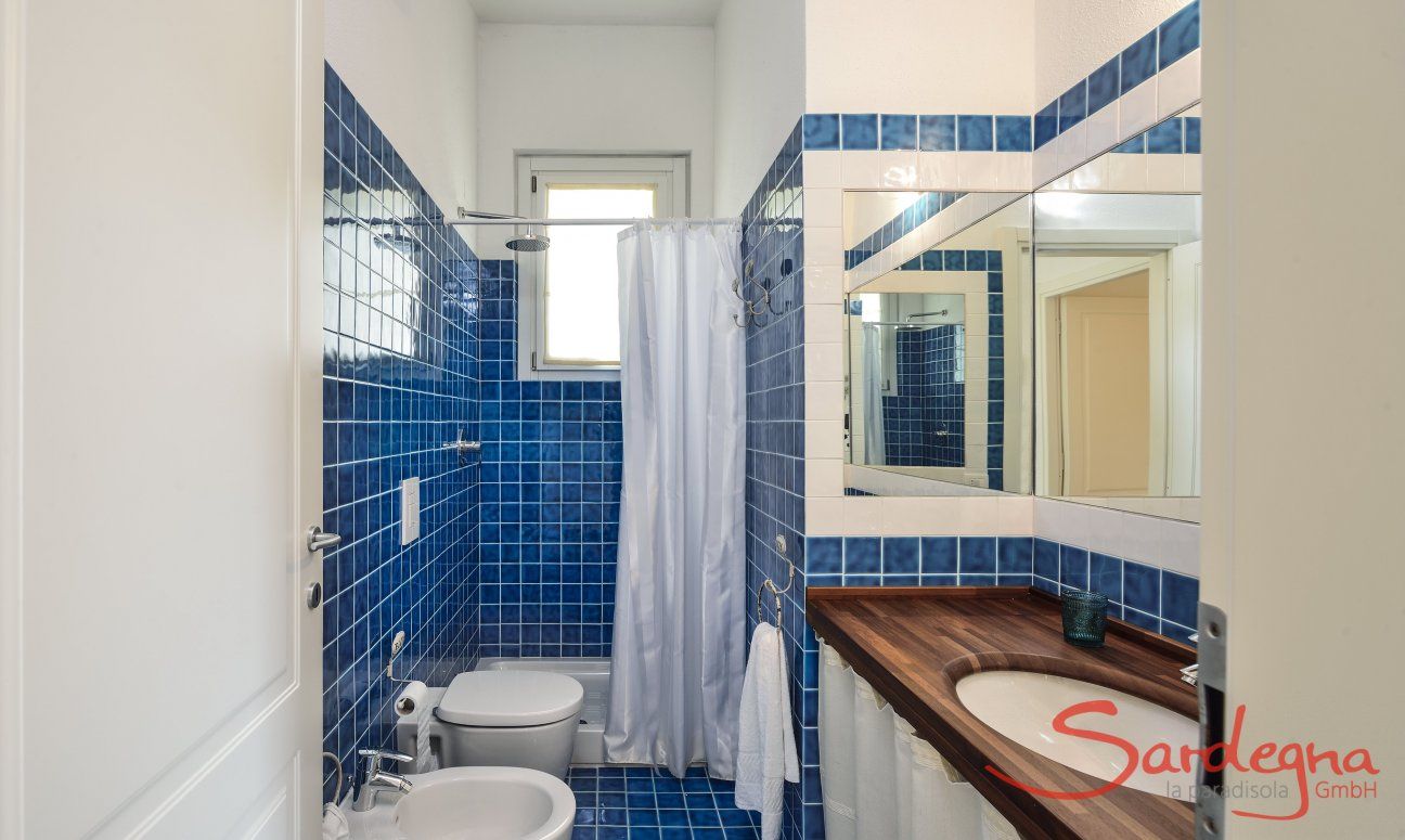 Li Conchi 44 | Second Bathroom with shower Second Bathroom