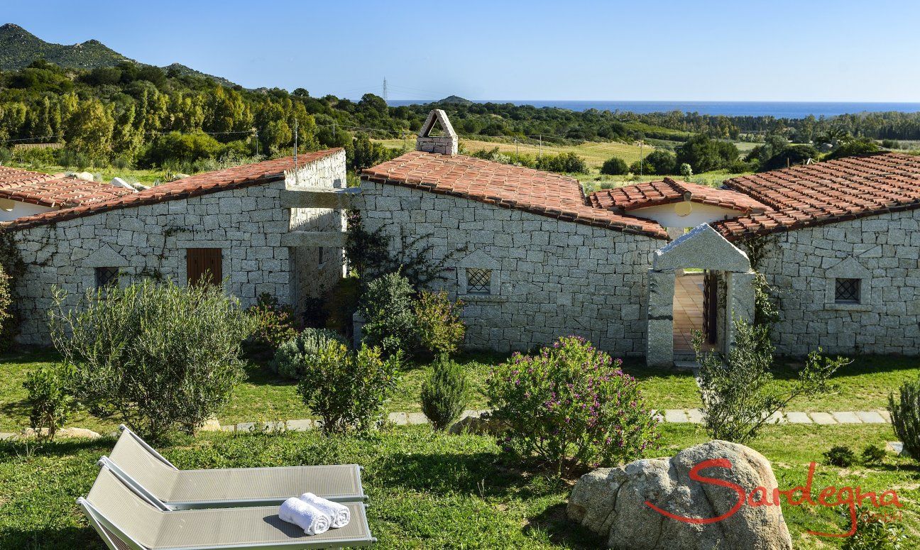 Li Conchi 28 | Garden with sunbeds Garden