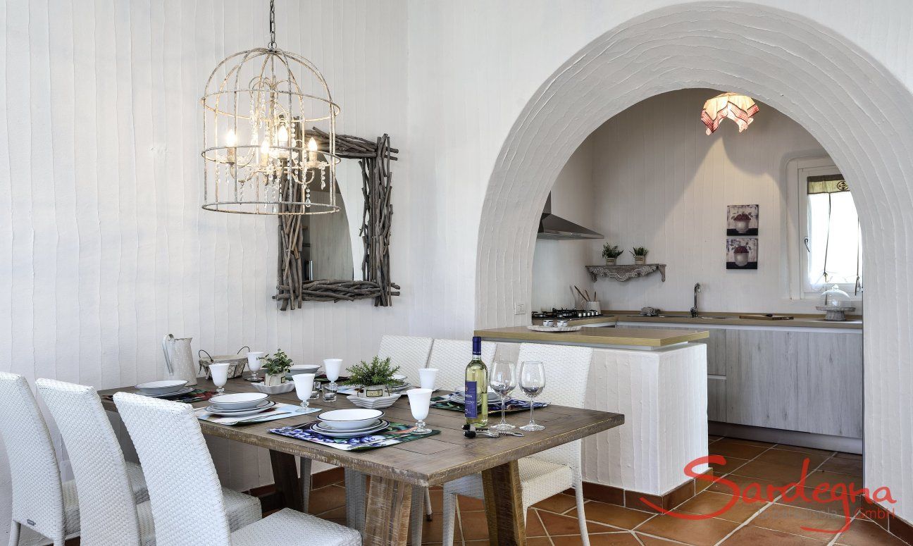 Li Conchi 28 | Dining Area and kitchen Dining Area