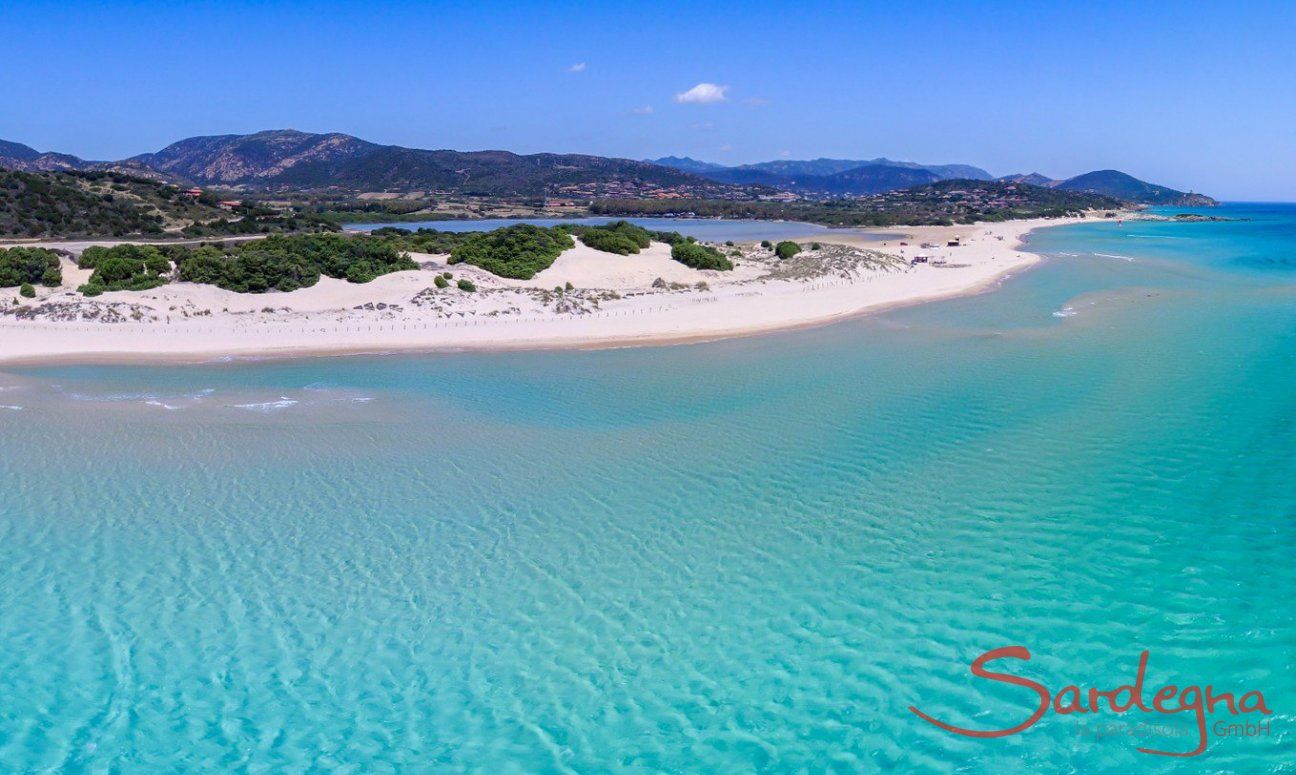 carrera Destilar Rebobinar Bay of Chia - dream beaches for families, surfers and divers | discover- sardinia.com