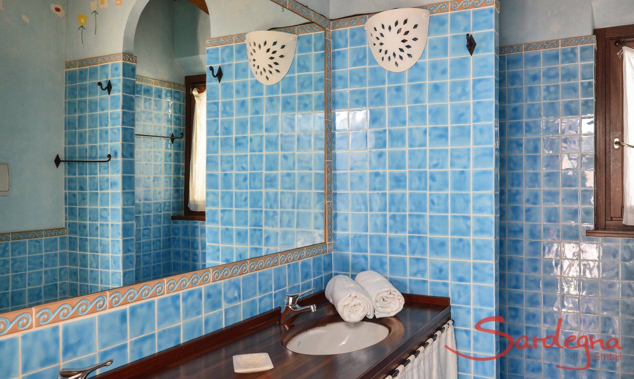 Villa Domus 9d | Bathroom 1 with shower and two sinks Bathroom 1 with shower and two sinks
