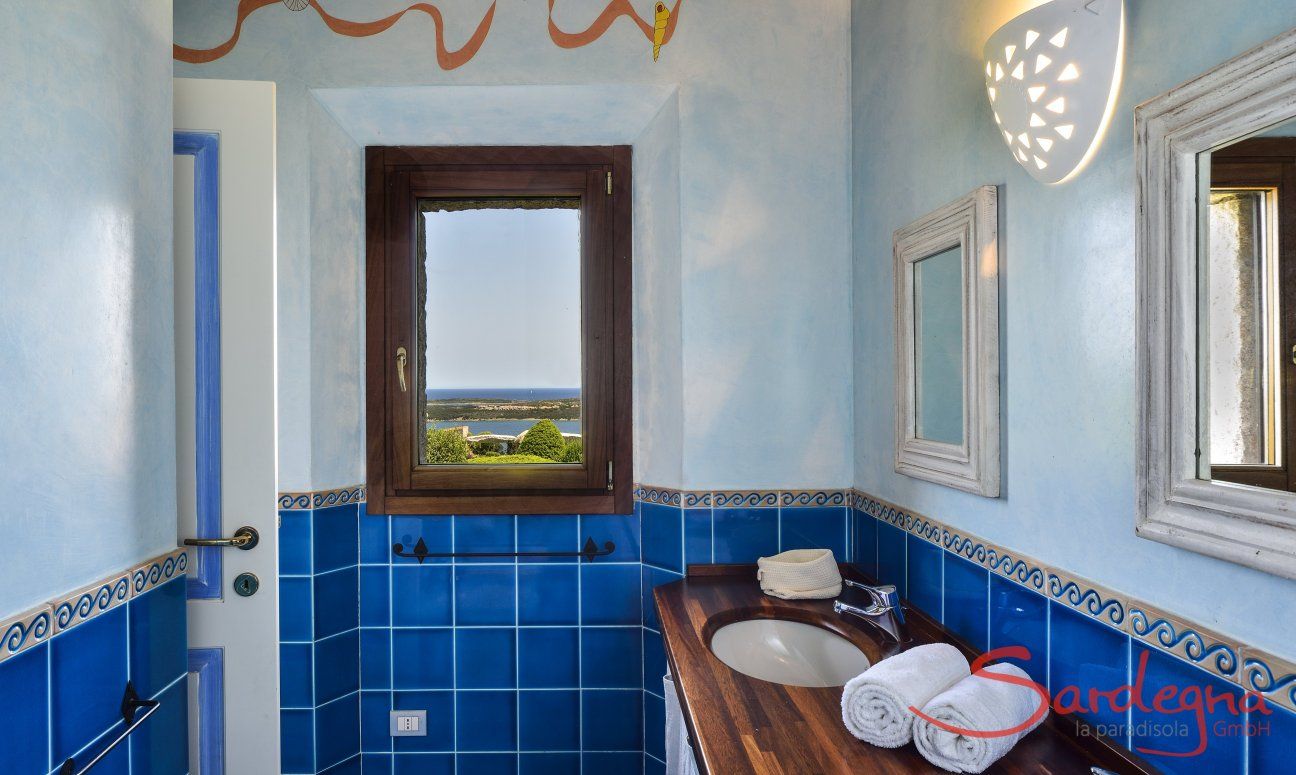 Penthouse Domus 16 | Bathroom 2 with shower and two sinks Bathroom 2 with shower and two sinks