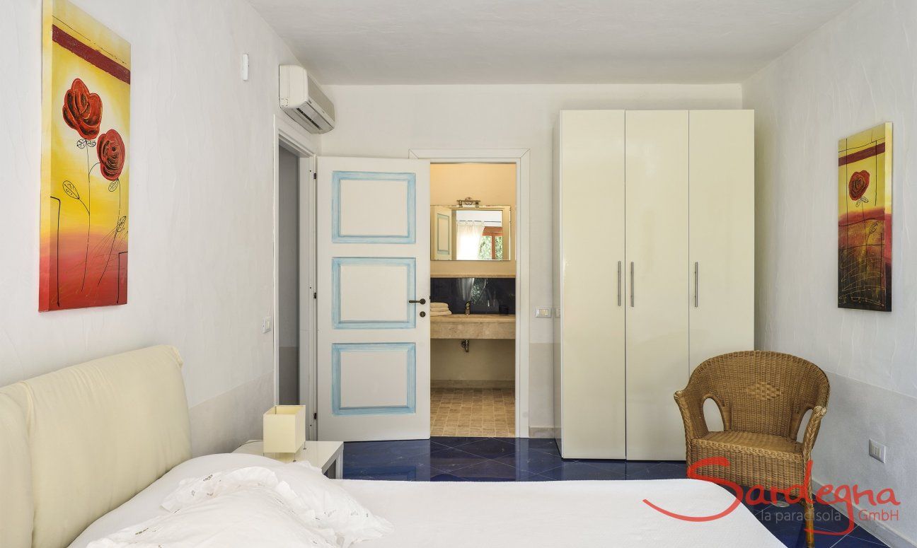 Villa Torretta Chia | Bedroom 2 with double sized bed and ensuite-bathroom Bedroom 4 with double sized bed and ensuite-bathroom