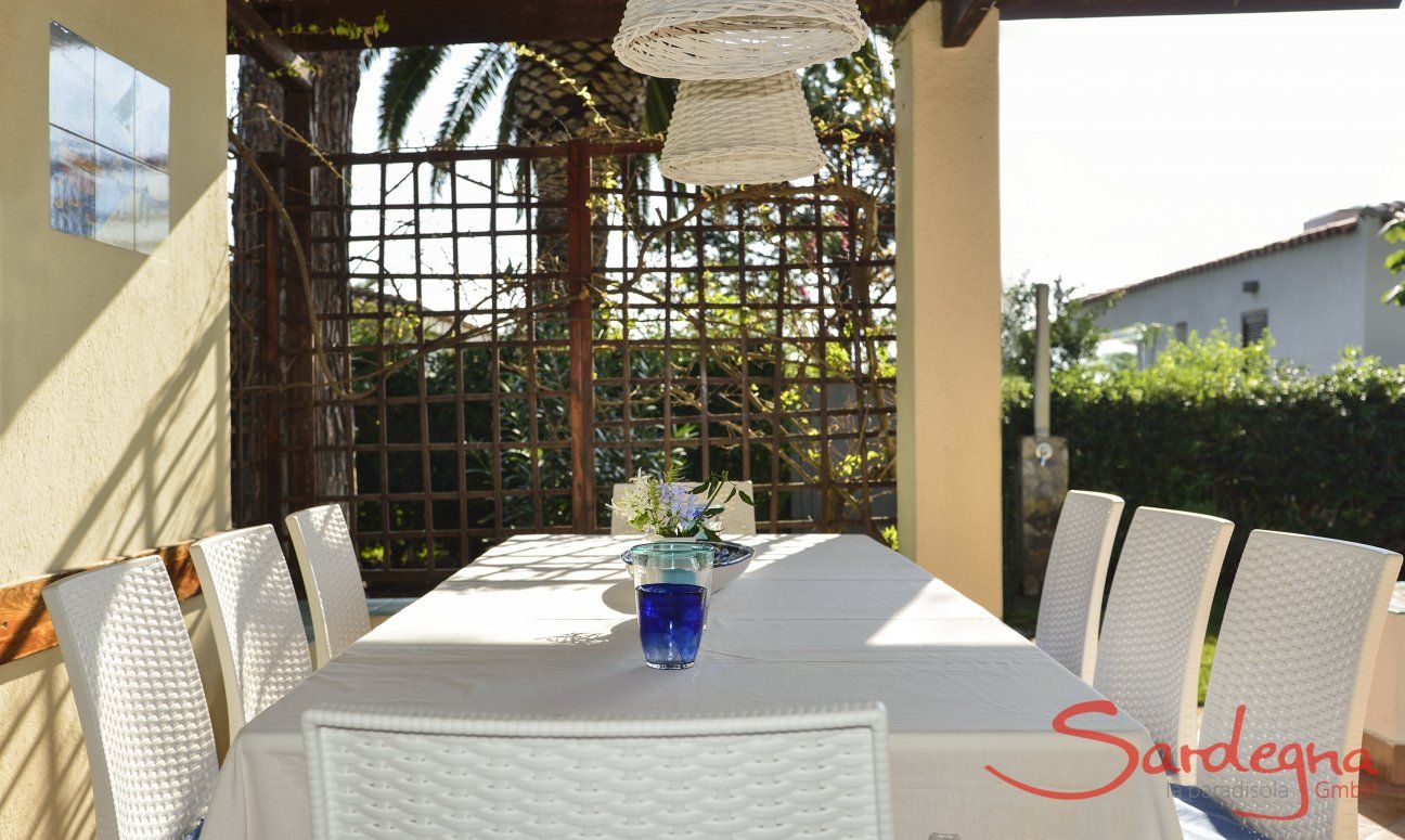 Villa Ibiscus | Roofed dining area on the terrace Roofed dining area on the terrace