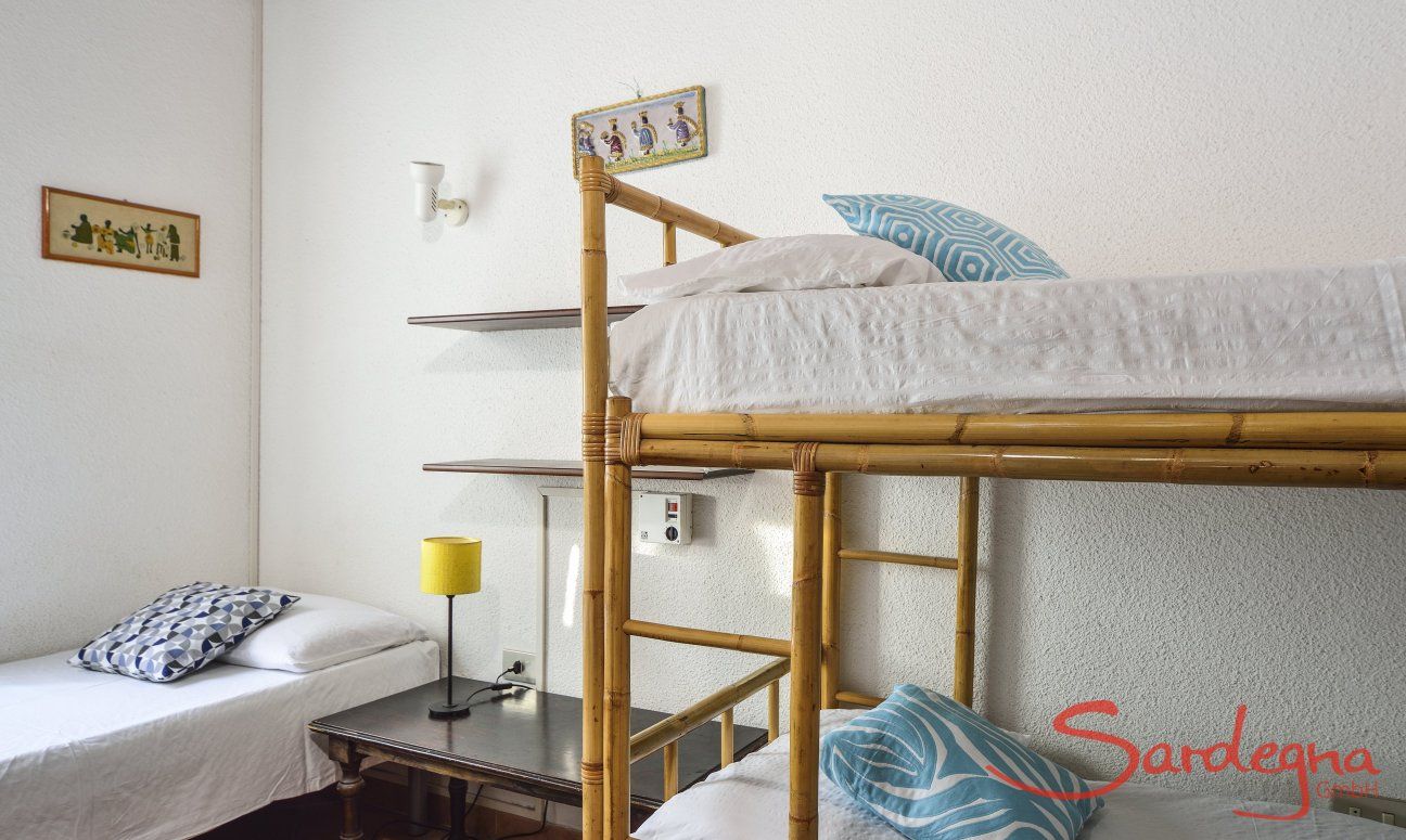Villa Ibiscus | Bedroom 4 with a bunk bed and a single bed Bedroom 4 with a bunk bed and a single bed