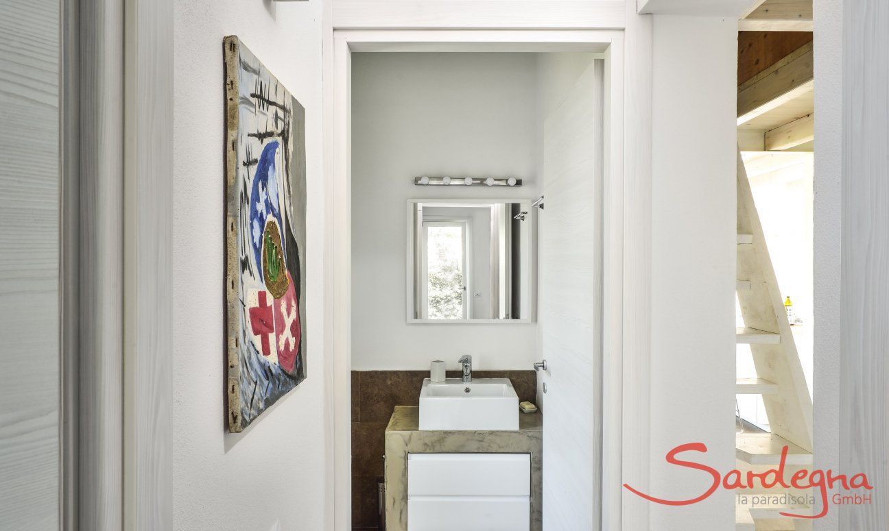 Villa Graziano | Guest bathroom and stairs upwards Guest bathroom and stairs upwards
