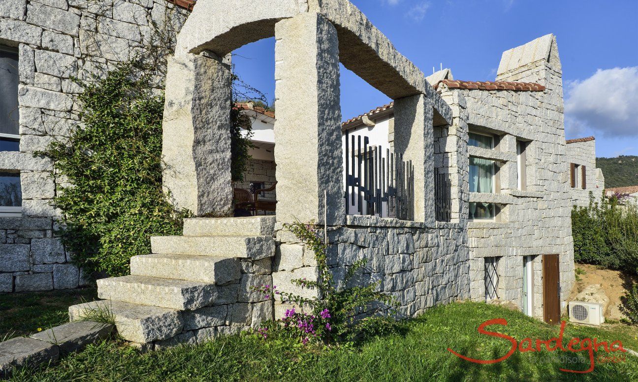 Li Conchi 20 | Stairs lead to the house with its terrace Stairs to terrace