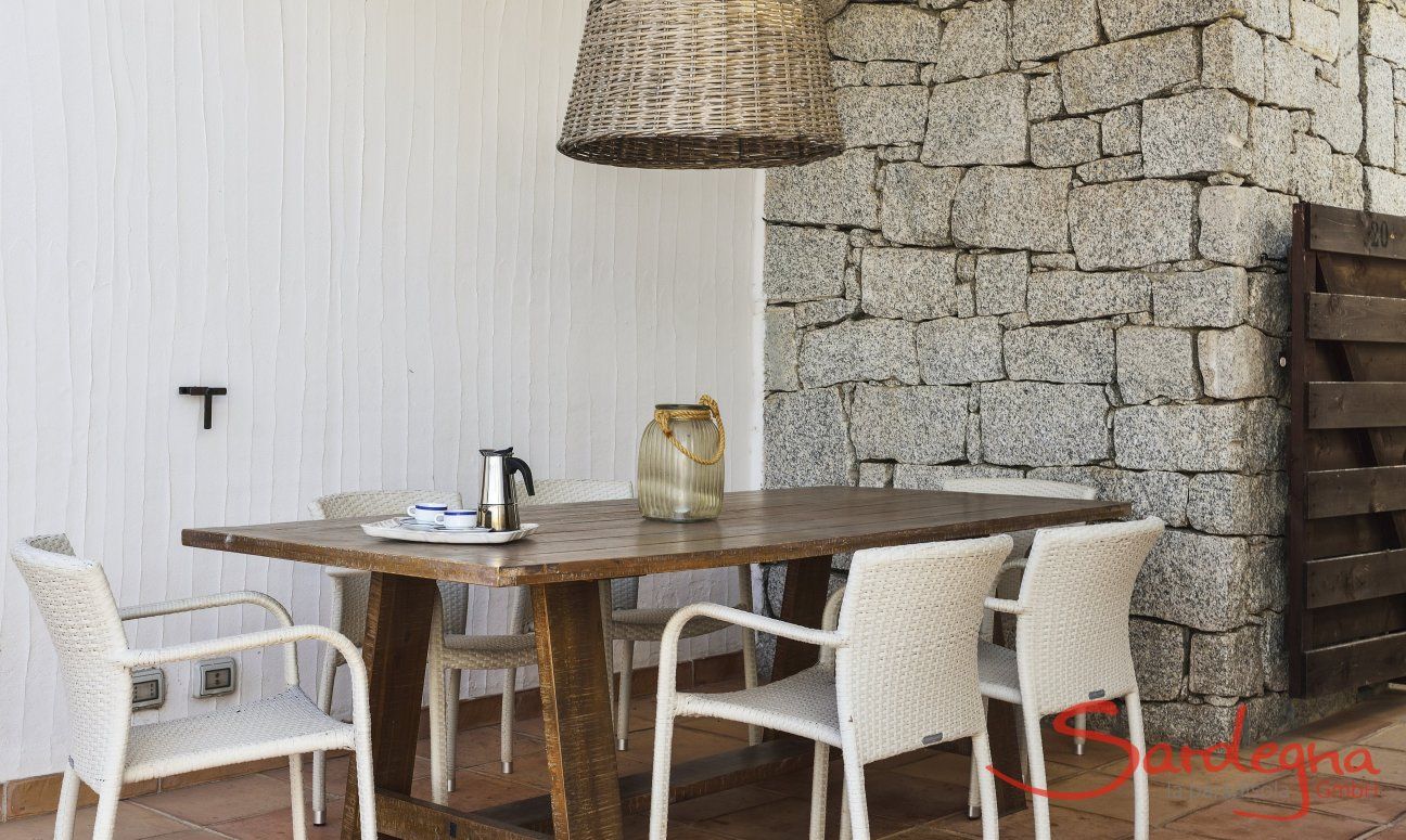Li Conchi 20 | Dining outside Dining outside