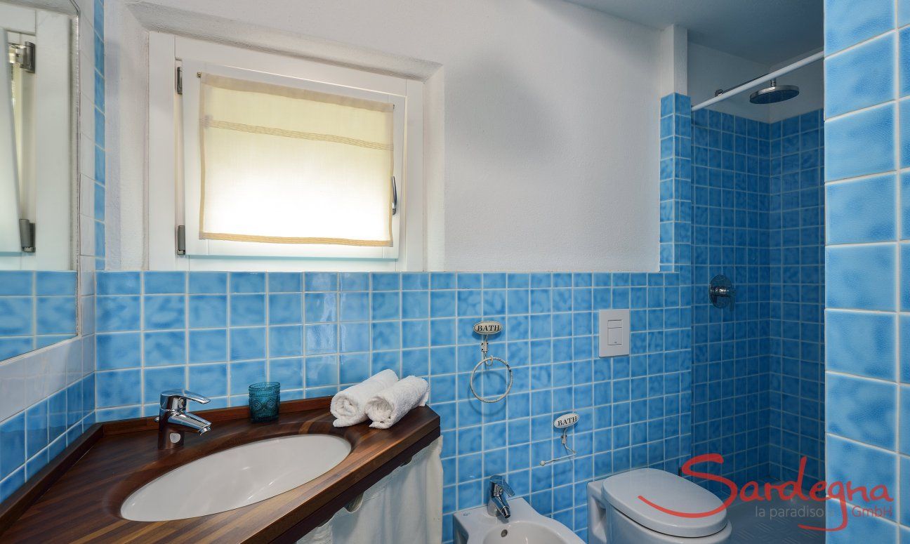 Li Conchi 20 | Bathroom 2 with two single beds Bathroom 2
