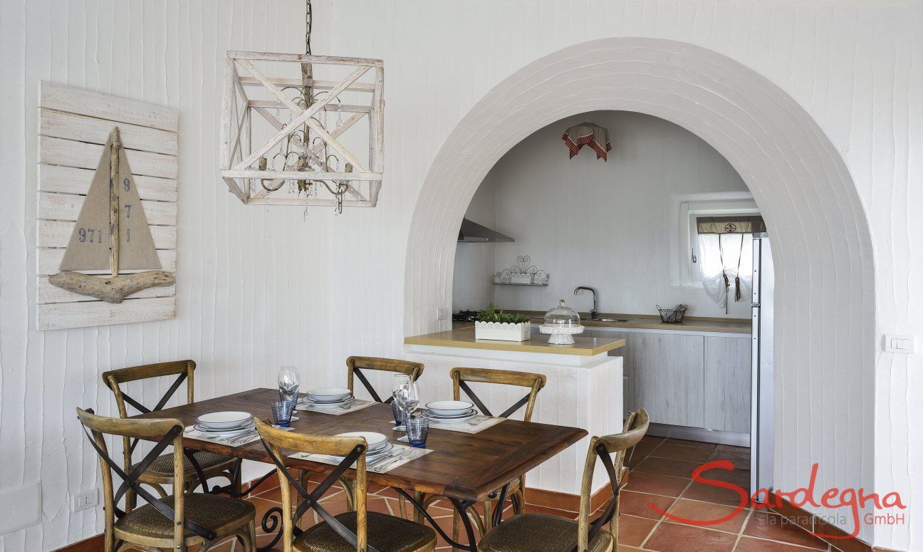 Li Conchi 36 | Dining table and kitchen Dining inside
