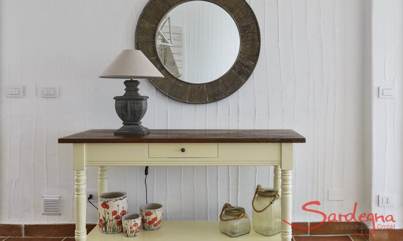 Li Conchi 36 | Side table in shabby style in the living room Living Room