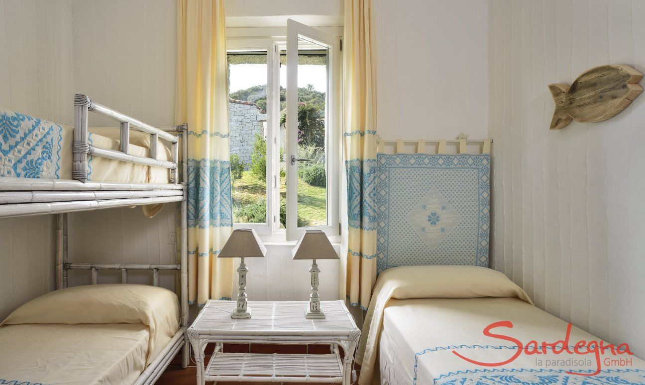 Li Conchi 36 | Bedroom 2 with one bunk bed and one single bed Bedroom 2