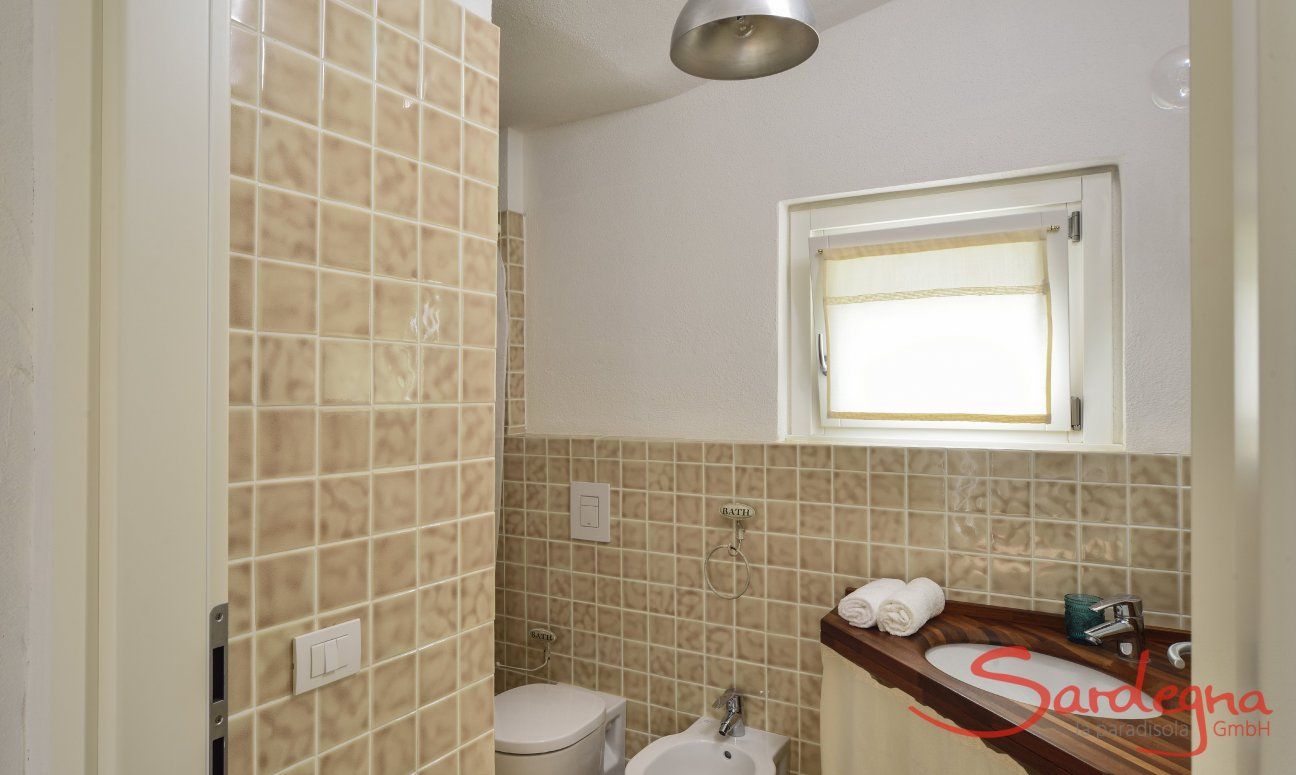 Li Conchi 36 | Bathroom 2 with shower Bathroom 2