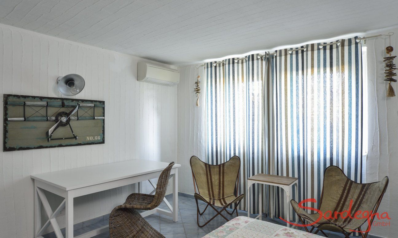 Li Conchi 36 | Bedroom 3 downstairs with desk and air conditioning Bedroom 3 downstairs