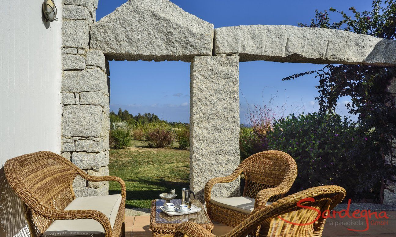 Li Conchi 36 | Terrace with sofa and garden view N° 36