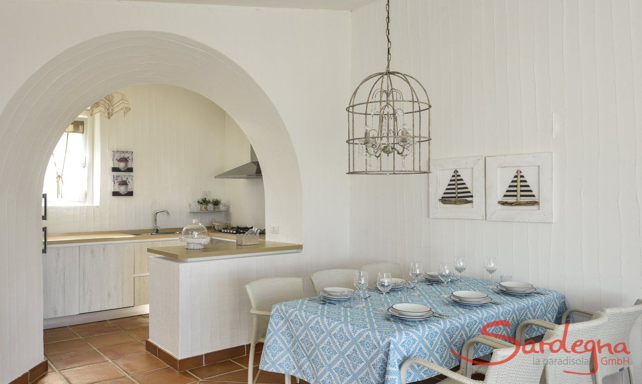 Li Conchi 37 | Dining inside with kitchen Dining inside with kitchen
